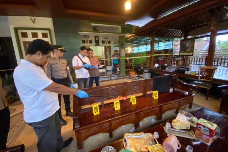 Polisi Masih Buru 15 Pelaku Pembacokan Kades Pakel Lumajang, Motif Belum Terungkap