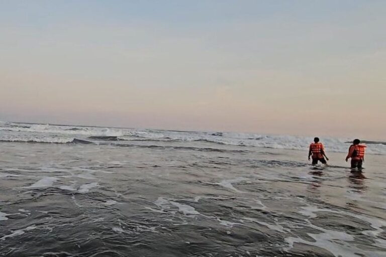 Belajar Surfing di Parangtritis, Seorang Pelajar Bantul Justru Tenggelam dan Belum Ditemukan