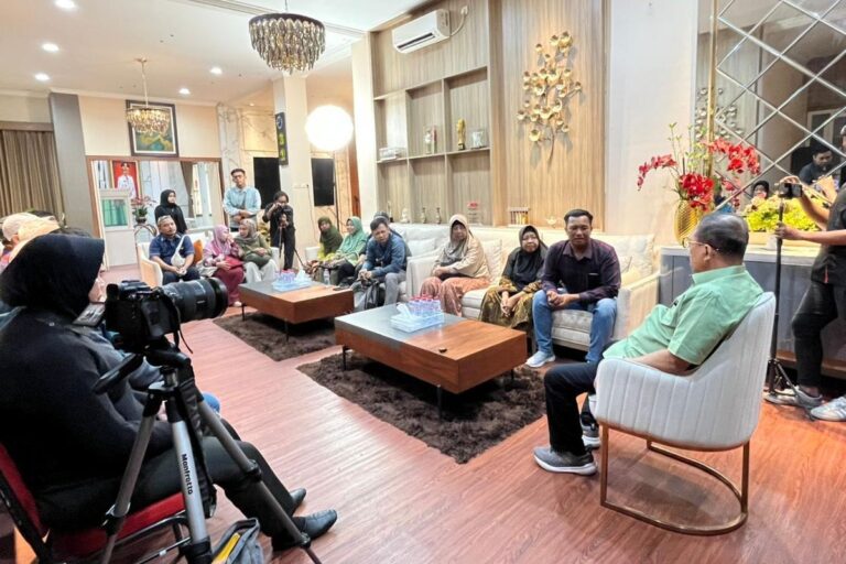 13 Warga Surabaya Gagal Berangkat Umrah, Kerugian Capai Miliaran Rupiah