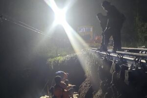 Hujan Deras Gerus Jalur di Cibeber, KAI Batalkan 6 Perjalanan KA Siliwangi dan Beri Refund Penuh