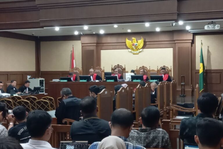 Nadiem Masih Dirawat di RS Abdi Waluyo, Majelis Hakim Tunda Pemeriksaan hingga 4 Mei