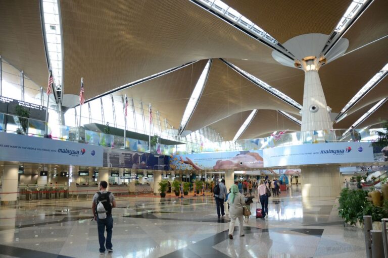 Satu Tewas, Satu Luka-luka Usai Dua WNA Jatuh dari Tempat yang Sama di KLIA2