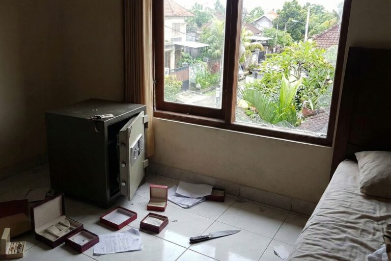 Polisi Ringkus ART di Surabaya yang Gasak Emas dan Dolar Majikan usai Dapat Kerja Lewat FB