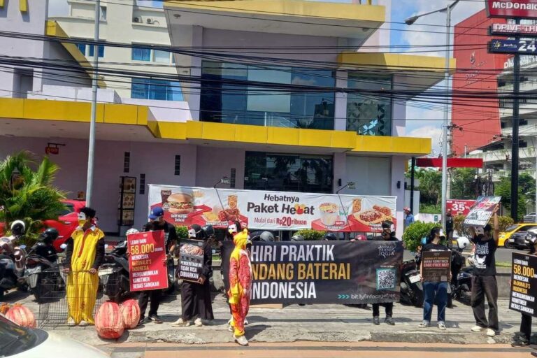 Komitmen Cage-Free Belum Terpenuhi, Aktivis Jogja Kembali Gelar Aksi di Semarang