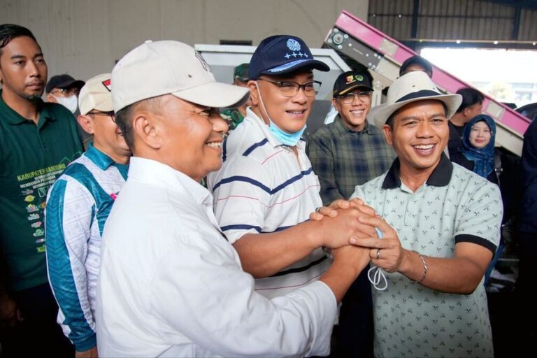 Bupati Bandung Instruksikan 90.000 Buruh Ikut Penghijauan: Satu Buruh Dua Pohon