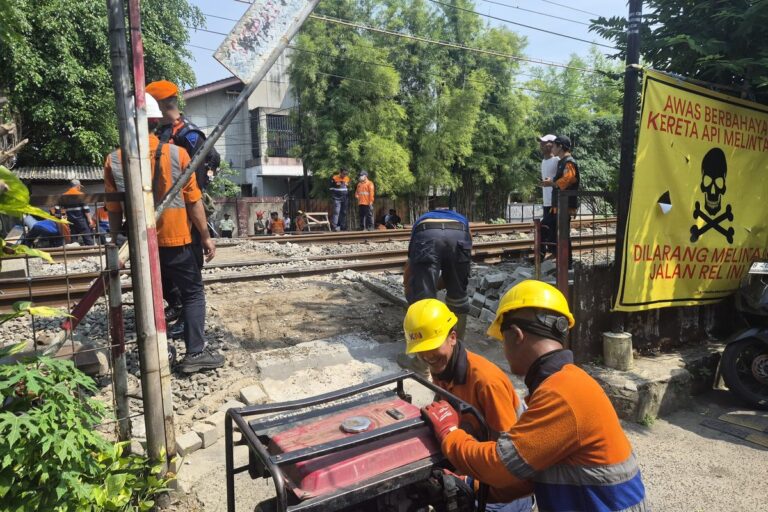 Tingkatkan Keselamatan Perjalanan, KAI Tutup 40 Pelintasan Liar di DAOP I