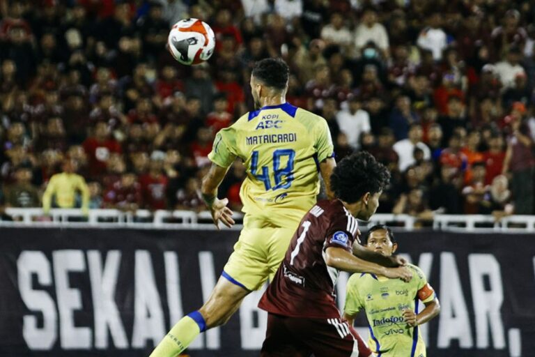 Marc Klok Buka Suara Soal Kericuhan Usai Persib Kalahkan PSM di Stadion BJ Habibie