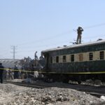 24 Personel Militer Gugur Akibat Serangan Bom di Kereta Quetta-Peshawar