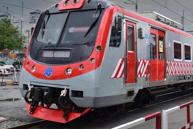 Usai Pengajian, Seorang Pemuda Tewas Tertabrak KRL di Jalur Purwosari-Gawok Sukoharjo
