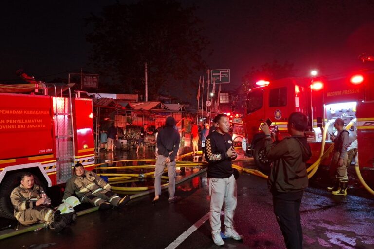 Korsleting Listrik Picu Kebakaran di Pasar Jiung, 300 Rumah Semi Permanen Ludes