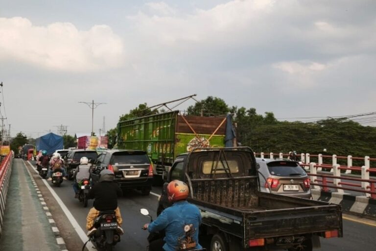 Pekerjaan Jalan di Brangsong Kendal Resmi Dimulai, Contraflow Pagi Hari Diberlakukan