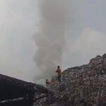 Cuaca Panas Diduga Sulut Kebakaran di TPA Putri Cempo Solo, Damkar Langsung Siaga Penuh