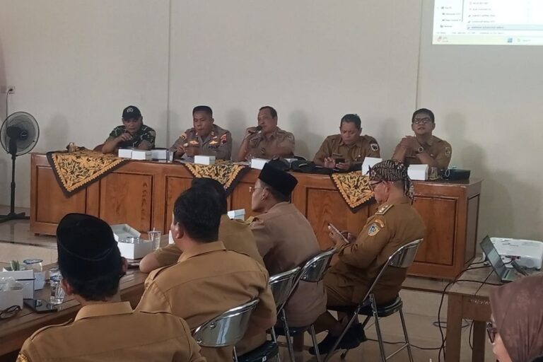Viral! Pesta Miras Saat Jam Kerja di Kantor Desa Demak Berujung Sanksi SP2 dan Skorsing