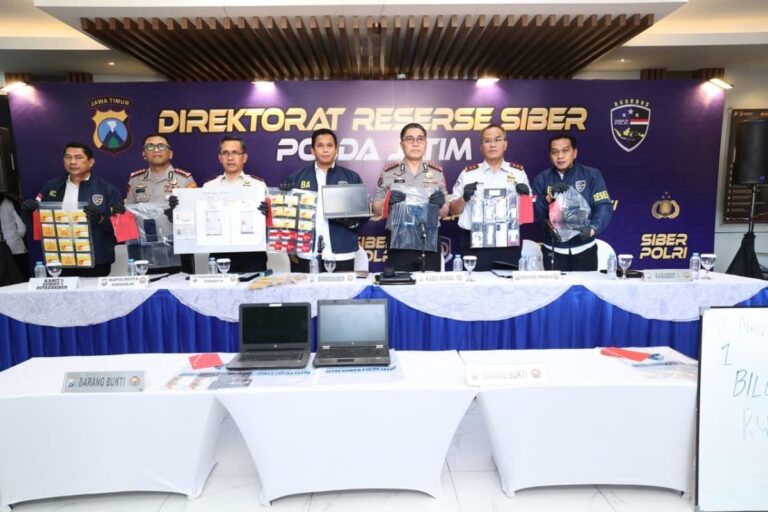 Kerugian Capai Rp 1,1 Miliar, Jaringan Love Scamming di Surabaya Berhasil Dibongkar