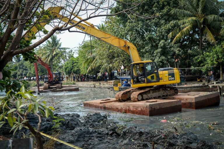 Normalisasi Sungai Cibanten Dimulai, Targetkan Pengangkutan 190 Ribu Kubik Sedimen