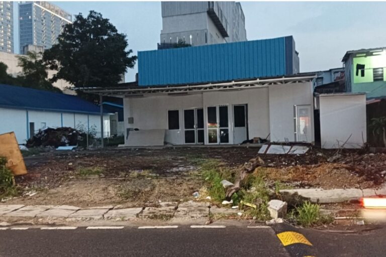 Warga RW 01 Cikini Pasang Spanduk Tolak Pemindahan Kantor untuk Proyek SPPG