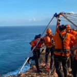 Tiga Buruh Terjebak Pasang Laut di Tebing Uluwatu, Evakuasi Berlangsung Dramatis