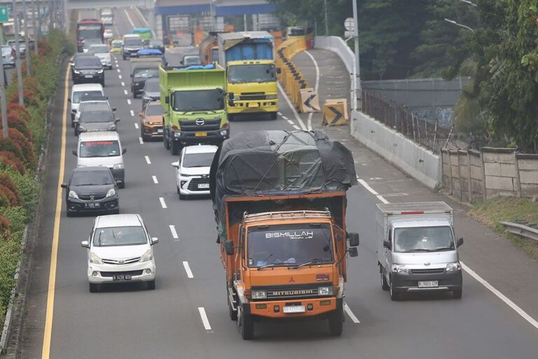 Biaya Logistik Kian Tertekan, Pengusaha Truk Ambil Langkah Penyesuaian Tarif Angkut
