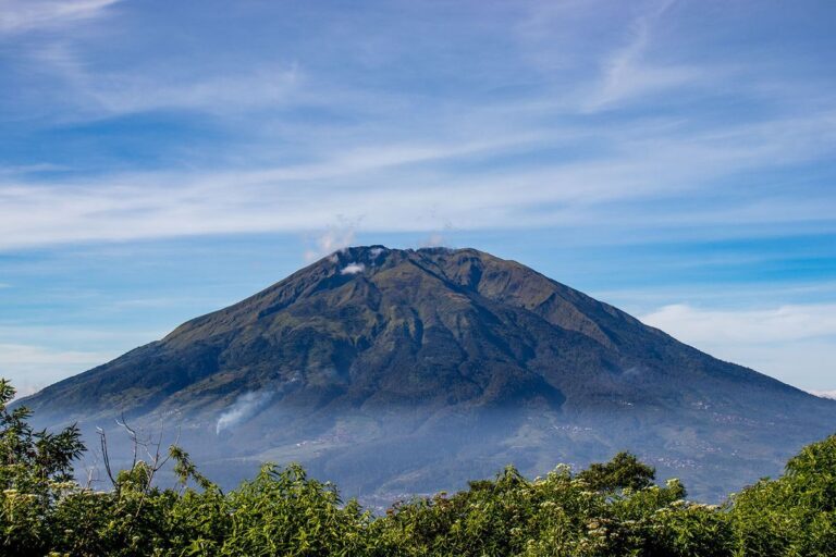 Pendaki Asal Bogor Meninggal di Basecamp Merbabu Akibat Serangan Jantung