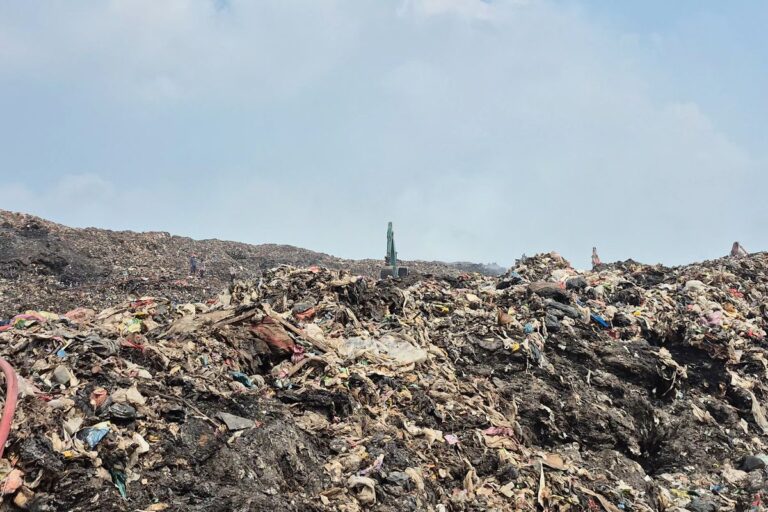 Kebakaran TPA Jatiwaringin Resmi Padam Setelah 11 Hari, Warga Kembali Beraktivitas