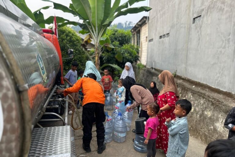 2.189 Warga Desa Nagrak Bogor Terdampak Kekeringan, BPBD Salurkan 15rb Liter Air Bersih