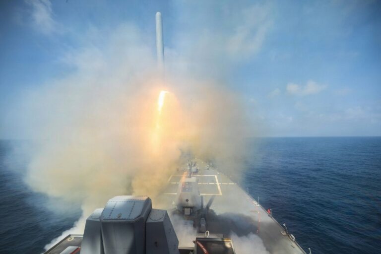 Eskalasi Baru: AS Bombardir Dua Wilayah Iran, Satu Damkar Tewas dan Jembatan KA Rusak