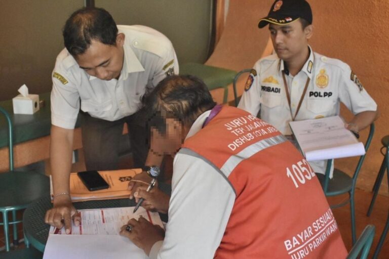 Implementasi Perda Parkir Digital di Surabaya, 63 Lokasi Ditertibkan dan Satu Disanksi Segel