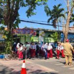 Program Seragam Gratis Telat Tiba, Siswa SD dan SMP Pasuruan Pakai Seragam Bekas