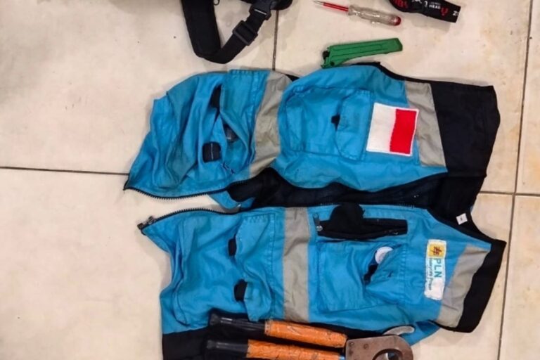 Dua Pria Ditangkap Usai Coba Curi Kabel PLN di Siak, Aksi Gagal Berkat Warga