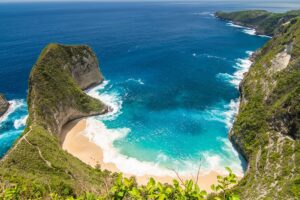 Per September 2026, Setiap Wisatawan Asing ke Nusa Penida Dikenakan Pungutan Rp 25.000