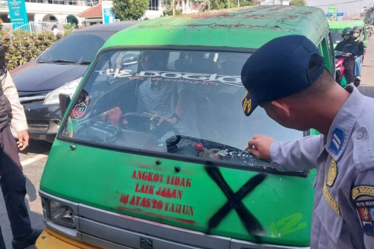 803 Angkot Tua di Bogor Resmi Dibekukan, 977 Unit Lainnya Menyusul