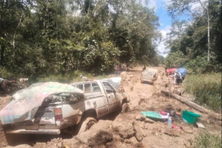 Jalan Berlumpur Tak Kunjung Diperbaiki, Warga Nunukan Nyatakan Kecewa di Momen HUT RI