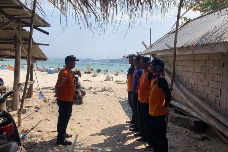 Jatuh dari Ketinggian Saat Foto di Tebing, Satu Wisatawan Meninggal di Pantai Semeti Lombok