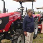 Bupati Jembrana dan Anggota DPR RI Salurkan 5 Unit Traktor Roda Empat untuk Kelompok Tani