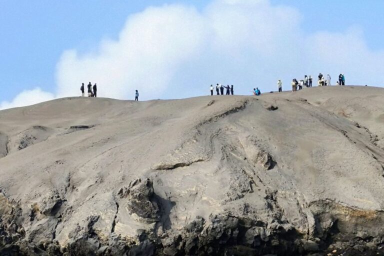 Wisatawan Nekat Dekati Kawah Anak Krakatau saat Siaga, BKSDA: Siap Tindak Tegas