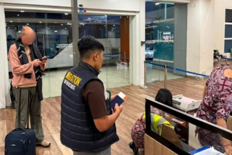 WNA Australia Diamankan Imigrasi Singaraja, Terbukti Gelar Yoga Retreat tanpa Izin Kerja