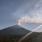 Radius Bahaya Ile Lewotolok Diperluas Imbas Letusan yang Terus Berulang
