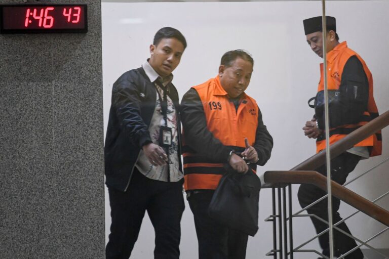 KPK Geledah Rektorat dan Rumah Tersangka, Puluhan Dokumen PMB Unsoed Diamankan