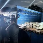 Polisi Gagalkan Penyelundupan 250 Kg Timah yang Disembunyikan di Bawah 10 Ton Tepung