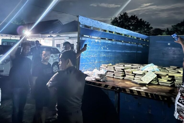 Polisi Gagalkan Penyelundupan 250 Kg Timah yang Disembunyikan di Bawah 10 Ton Tepung