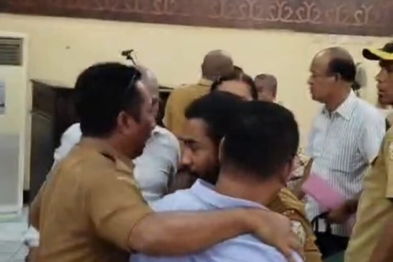Ketua DPRD Ende Dilaporkan ke Polisi Usai Insiden Pemukulan Saat Rapat Paripurna