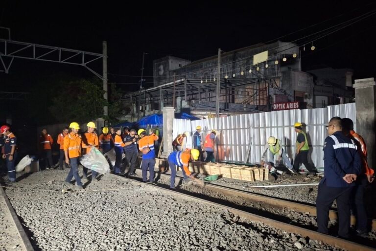 Pemerintah Tutup Perlintasan Pasar Rangkasbitung, Warga Kini Bisa Lewat JPO Berlift
