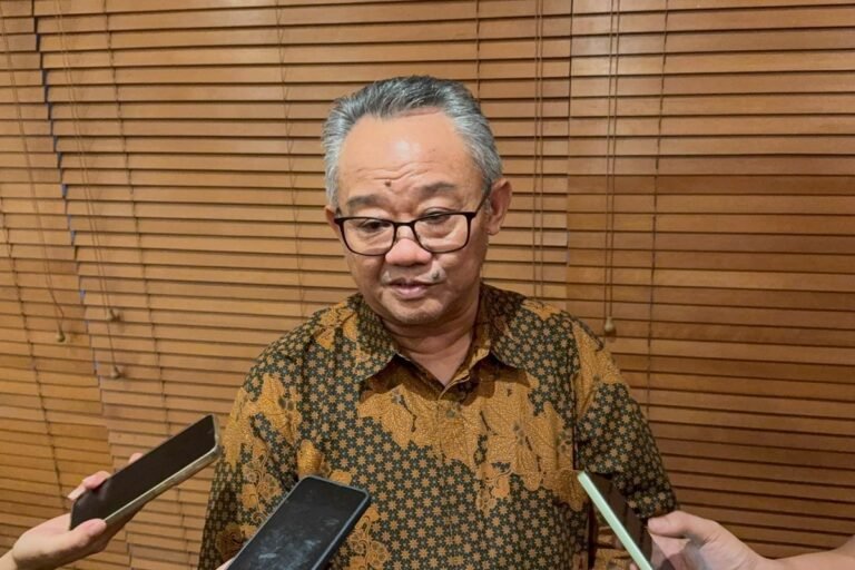 Sekolah Rusak di NTT Kebagian Smart TV, Netizen: Buat Apa Kalau Tidak Ada Listrik?