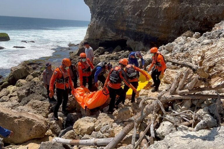 Sempat Hilang Beberapa Hari, WNA Rusia Ditemukan Meninggal Dunia di Bawah Tebing Tanjung Mebulu Bali