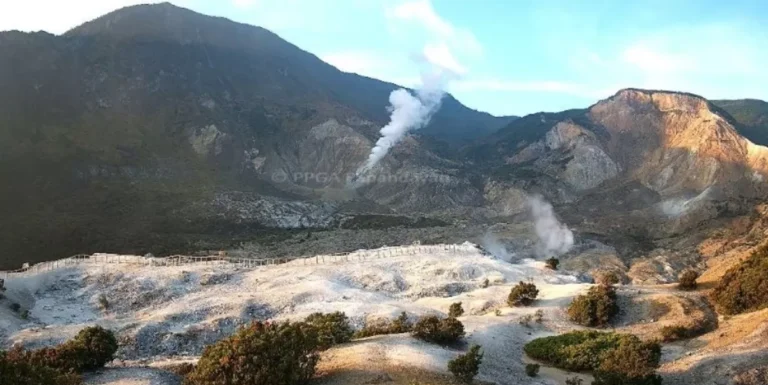 Aktivitas Vulkanik Meningkat, Akses Wisatawan di Gunung Papandayan Dibatasi Hingga Pos 4