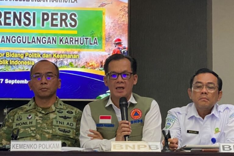 Upaya BNPB Bebaskan Langit Sumsel dari Asap Karhutla Lewat Semai 1,6 Ton Dry Ice