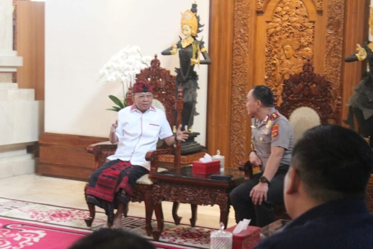 Polda Bali Tangkap 5 Oknum Penimbun BBM di Tengah Antrean Panjang SPBU