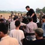 Cegah Balap Liar di Jalan Persawahan, Warga Desa Kramat Pasang Barikade Ban Bekas