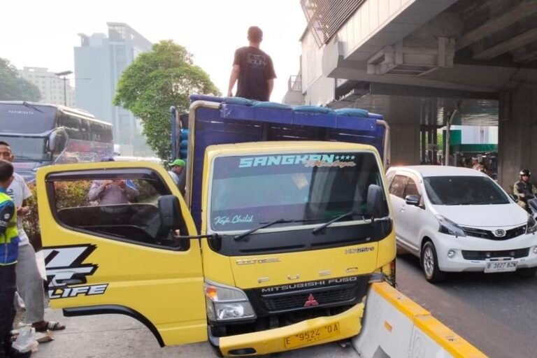 Marak Truk Tabrak Separator, Pemprov DKI Segera Benahi Jalur Busway Koridor 9