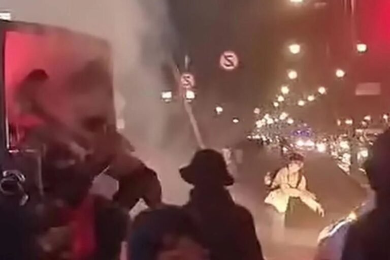 Penyerangan Truk Dalmas di Bandung: 16 Anggota Polisi Terluka Usai Kawal Demo